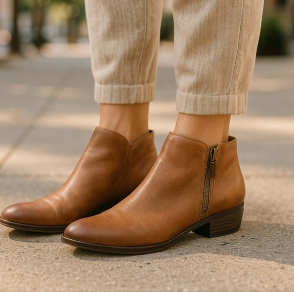 Lucky Brand Chelsea Leather booties. Size 7 - Picture 1 of 12